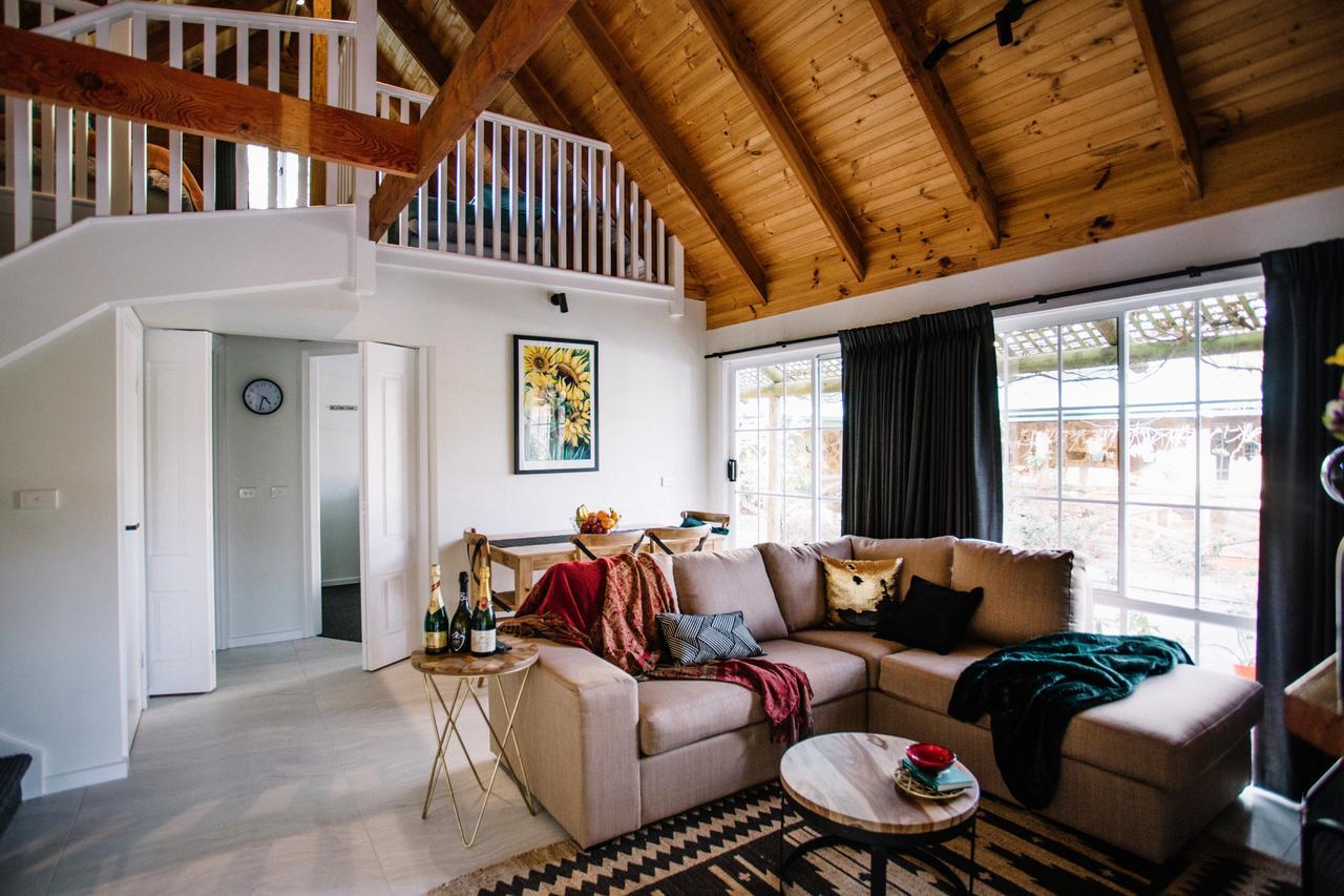 Wurrung B & B - The Cottage Woodend Ngoại thất bức ảnh